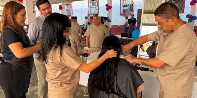 Conmemora CEDES Victoria Día del Peluquero con jornada de corte de cabello a bajo costo