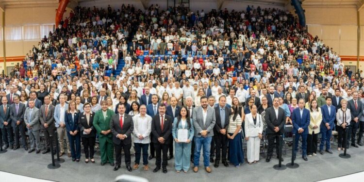Reconoce UAT trayectoria judicial de su distinguida egresada Xóchitl Almendra Hernández Torres