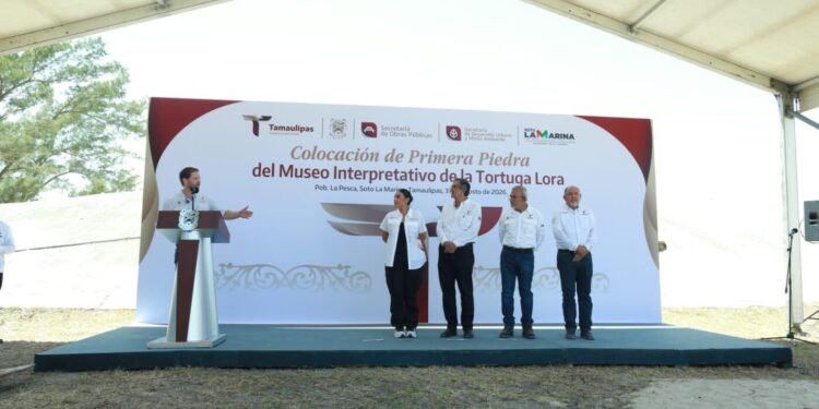Coloca Américo primera piedra del Museo Interpretativo de la Tortuga Lora en Soto la Marina