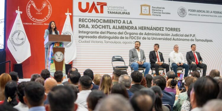 Reconoce UAT trayectoria judicial de su distinguida egresada Xóchitl Almendra Hernández Torres