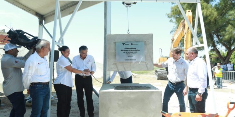 Coloca Américo primera piedra del Museo Interpretativo de la Tortuga Lora en Soto la Marina