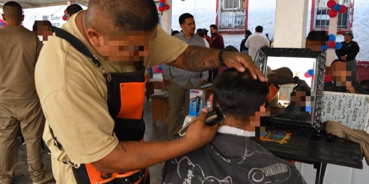 Conmemora CEDES Victoria Día del Peluquero con jornada de corte de cabello a bajo costo