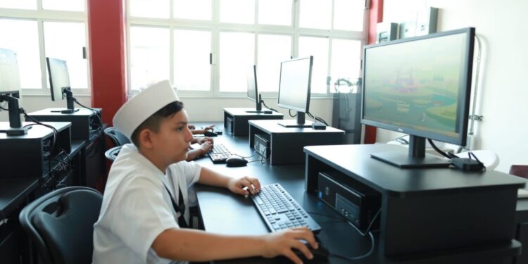 Arranca Américo ciclo escolar 2026-2027 con apoyos por más de 354 mdp para estudiantes
