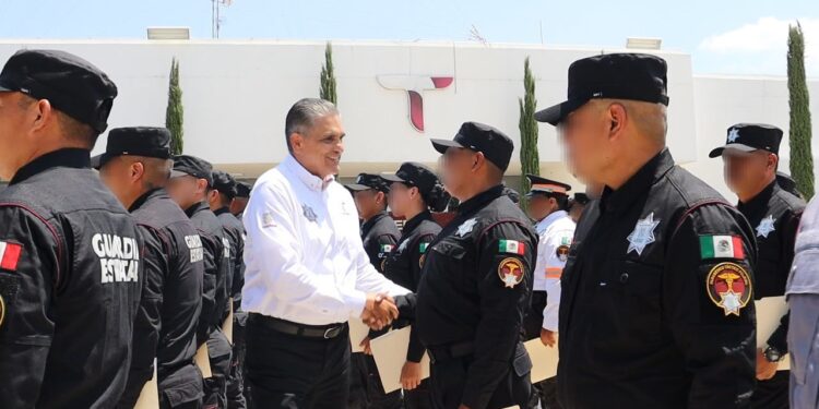 Entrega SSPT constancias a egresados del 22 escalón de Medicina Táctica Policial