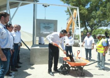 Coloca Américo primera piedra del Museo Interpretativo de la Tortuga Lora en Soto la Marina