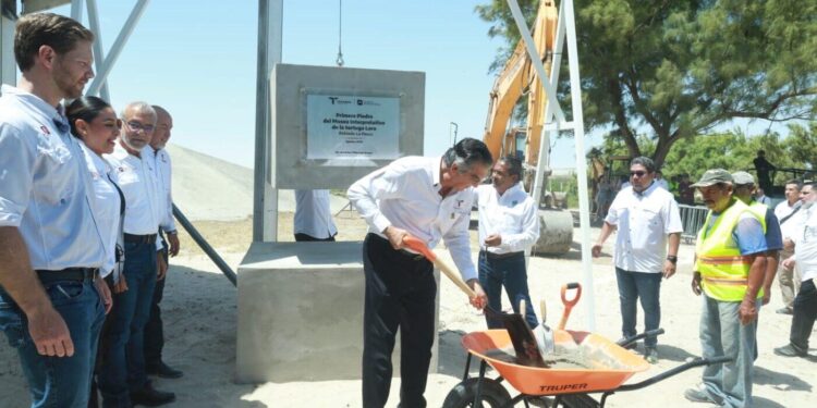 Coloca Américo primera piedra del Museo Interpretativo de la Tortuga Lora en Soto la Marina