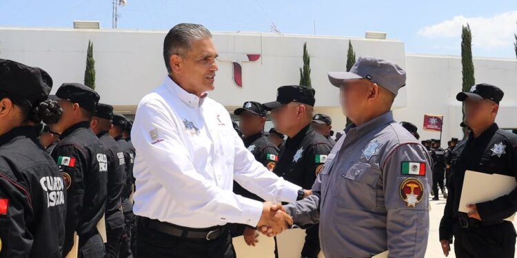 Entrega SSPT constancias a egresados del 22 escalón de Medicina Táctica Policial