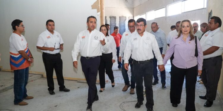 Contará la UAT con más y mejores edificios e infraestructura en Nuevo Laredo. El rector supervisó obras en la frontera
