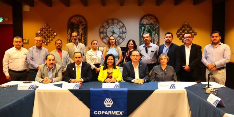 Acerca Secretaría de Finanzas servicios y beneficios a empresarios matamorenses