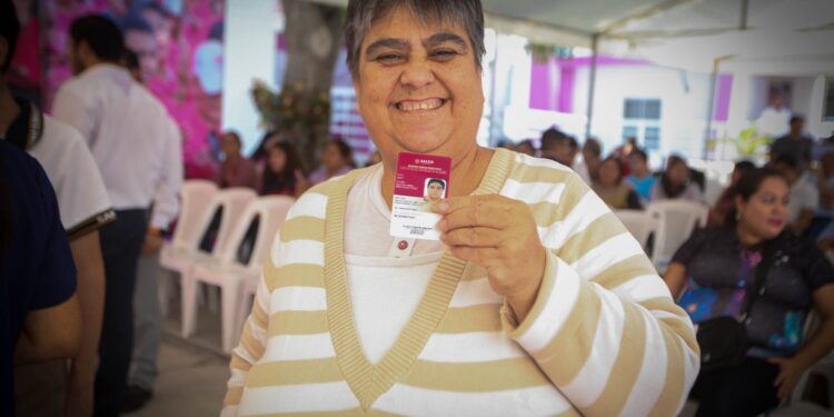 Facilita DIF Tamaulipas trámite de credencial y placas de circulación para personas con discapacidad
