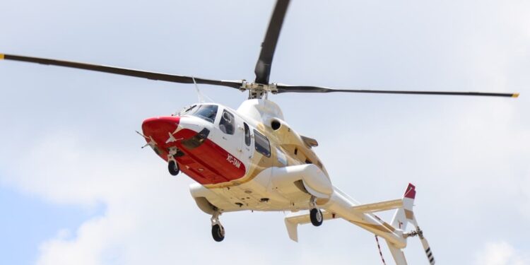 Trasladan a niño lesionado en ambulancia aérea