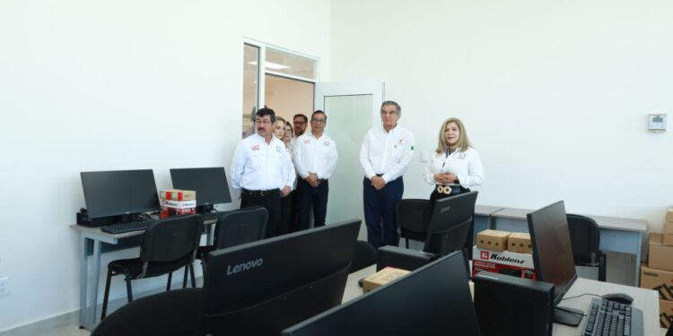 Inaugura Américo Preparatoria Tampico de la UAT; destaca consolidación de la universidad