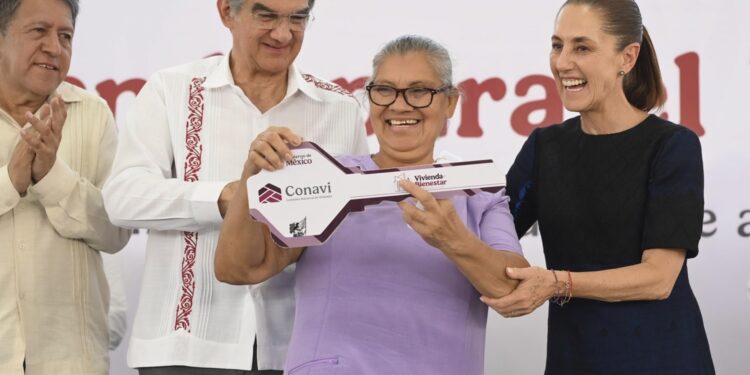 Con la entrega de viviendas se hace justicia a quienes menos tienen: Claudia Sheinbaum