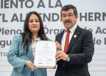 Reconoce UAT trayectoria judicial de su distinguida egresada Xóchitl Almendra Hernández Torres