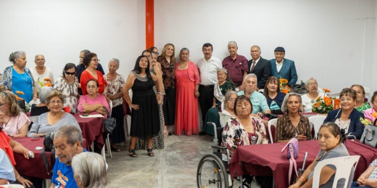 Celebra la UAT a adultos mayores del COMASS con nuevas instalaciones y emotivo festejo en su día
