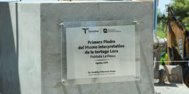 Coloca Américo primera piedra del Museo Interpretativo de la Tortuga Lora en Soto la Marina