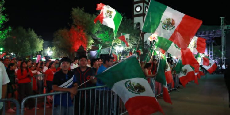 Encabeza Américo tradicional Grito de Independencia desde la capital tamaulipeca