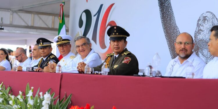 Américo preside desfile cívico-militar por el 216 aniversario de la Independencia de México