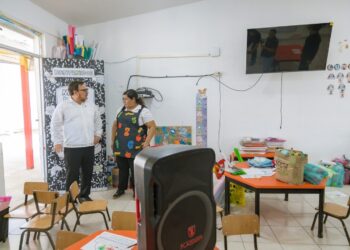 Escucha y atiende titular de la SET a comunidades escolares de Soto la Marina