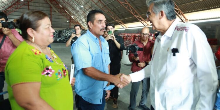 Da Américo banderazo a primer embarque de carbón tamaulipeco a Estados Unidos
