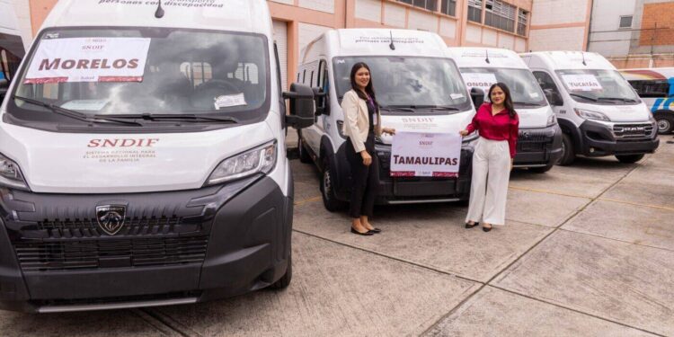 Recibe DIF Tamaulipas tres vehículos adaptados para fortalecer atención a personas con discapacidad