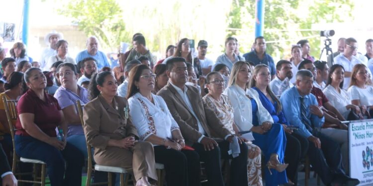 Impulsa Américo conectividad y abasto de agua en Nuevo Morelos