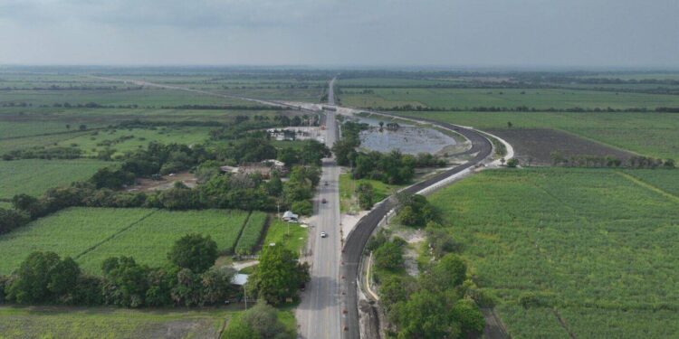 Fortalece Gobierno de Tamaulipas infraestructura vial en la zona cañera
