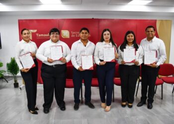 Entrega la SET 45 nombramientos del proceso de admisión correspondientes a los niveles de educación especial, preescolar y primaria