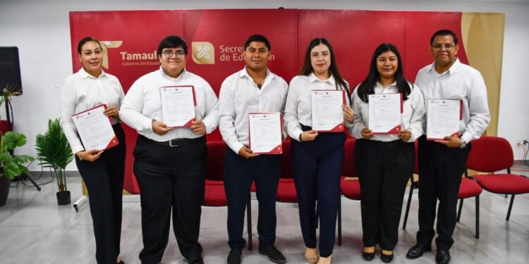 Entrega la SET 45 nombramientos del proceso de admisión correspondientes a los niveles de educación especial, preescolar y primaria