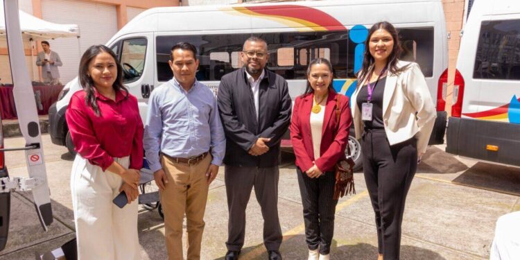 Recibe DIF Tamaulipas tres vehículos adaptados para fortalecer atención a personas con discapacidad