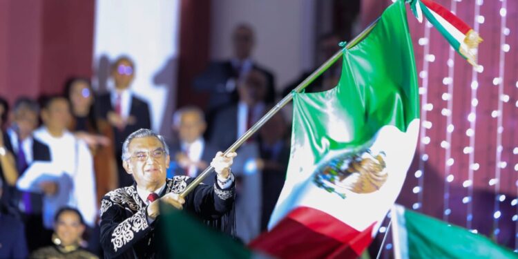 Encabeza Américo tradicional Grito de Independencia desde la capital tamaulipeca