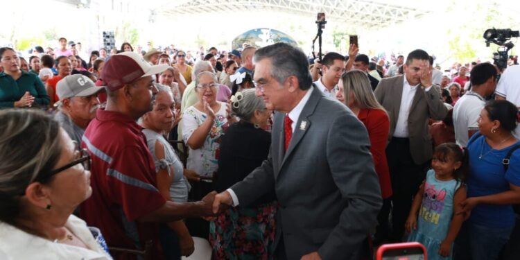 En Abasolo, impulsa Américo nuevas alternativas para el campo, obras y gestión de viviendas