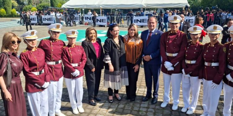Escolta de bandera de la FEV-UAT destaca en ceremonia del INE en el inicio del Proceso Electoral 2026-2027