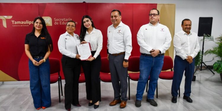 Entrega la SET 45 nombramientos del proceso de admisión correspondientes a los niveles de educación especial, preescolar y primaria