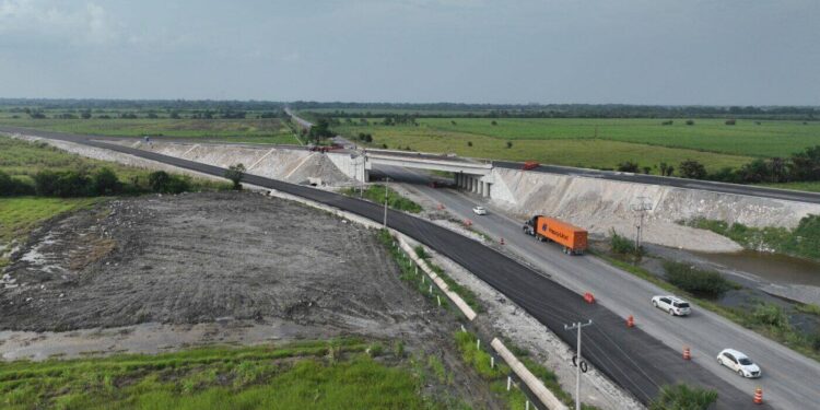 Fortalece Gobierno de Tamaulipas infraestructura vial en la zona cañera