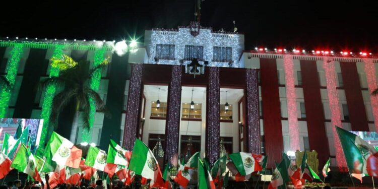 Encabeza Américo tradicional Grito de Independencia desde la capital tamaulipeca