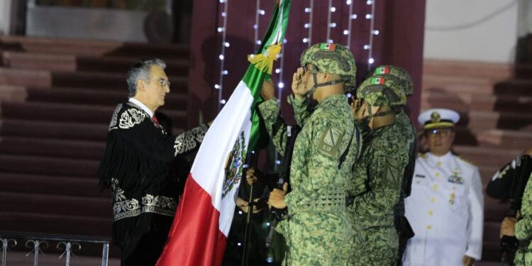Encabeza Américo tradicional Grito de Independencia desde la capital tamaulipeca