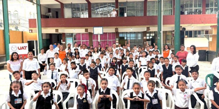 Entrega Familia UAT útiles escolares a niñez vulnerable con la colecta “Impulsando Corazones”