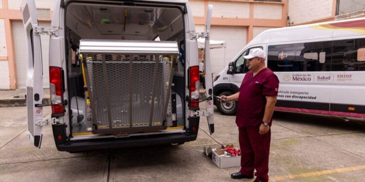 Recibe DIF Tamaulipas tres vehículos adaptados para fortalecer atención a personas con discapacidad