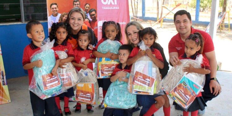 Entrega Familia UAT útiles escolares a niñez vulnerable con la colecta “Impulsando Corazones”