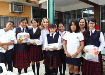 Entrega Familia UAT útiles escolares a niñez vulnerable con la colecta “Impulsando Corazones”