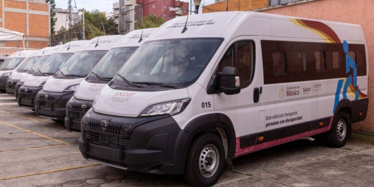 Recibe DIF Tamaulipas tres vehículos adaptados para fortalecer atención a personas con discapacidad