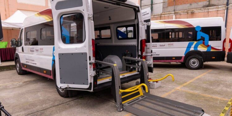 Recibe DIF Tamaulipas tres vehículos adaptados para fortalecer atención a personas con discapacidad