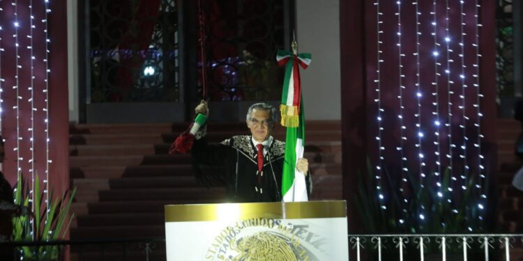 Encabeza Américo tradicional Grito de Independencia desde la capital tamaulipeca