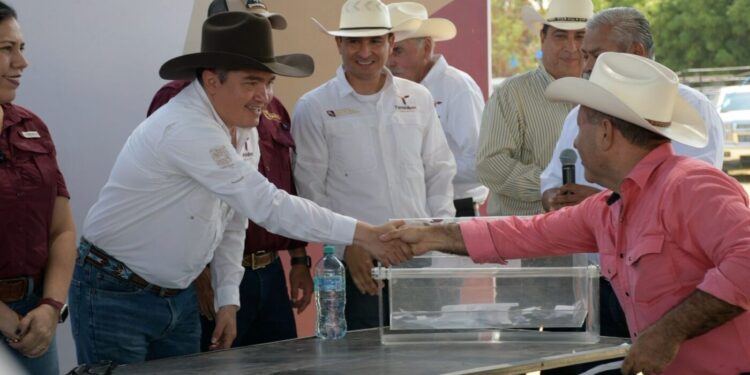 Acerca Tamaulipas ejemplares de alta calidad genética a ganaderos de El Mante