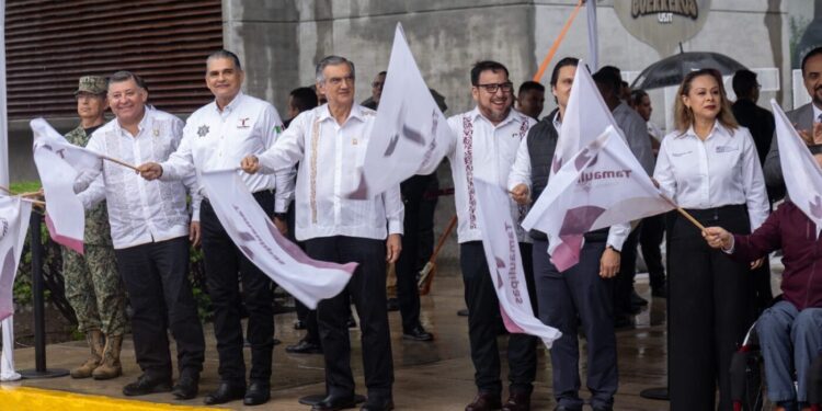 Fortalece SET escuelas públicas con mobiliario y equipos