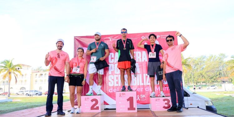 Realizan SEDENER y Woodside Energy carrera atlética por la sensibilización sobre el cáncer de mama