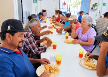 Programas alimentarios son pilar de la SEBIEN
