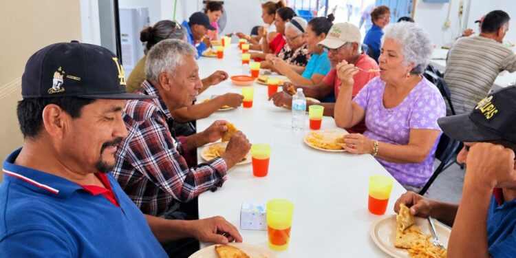 Programas alimentarios son pilar de la SEBIEN