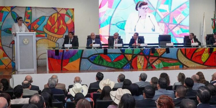 Inauguran Congreso de Ciencias Veterinarias en el 69 Aniversario de la FMVZ de la UAT
